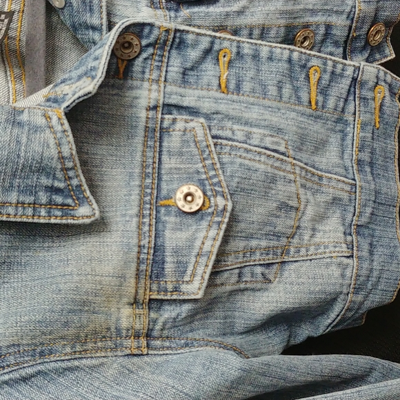 Cropped Jean Jacket - Picture 5 of 9